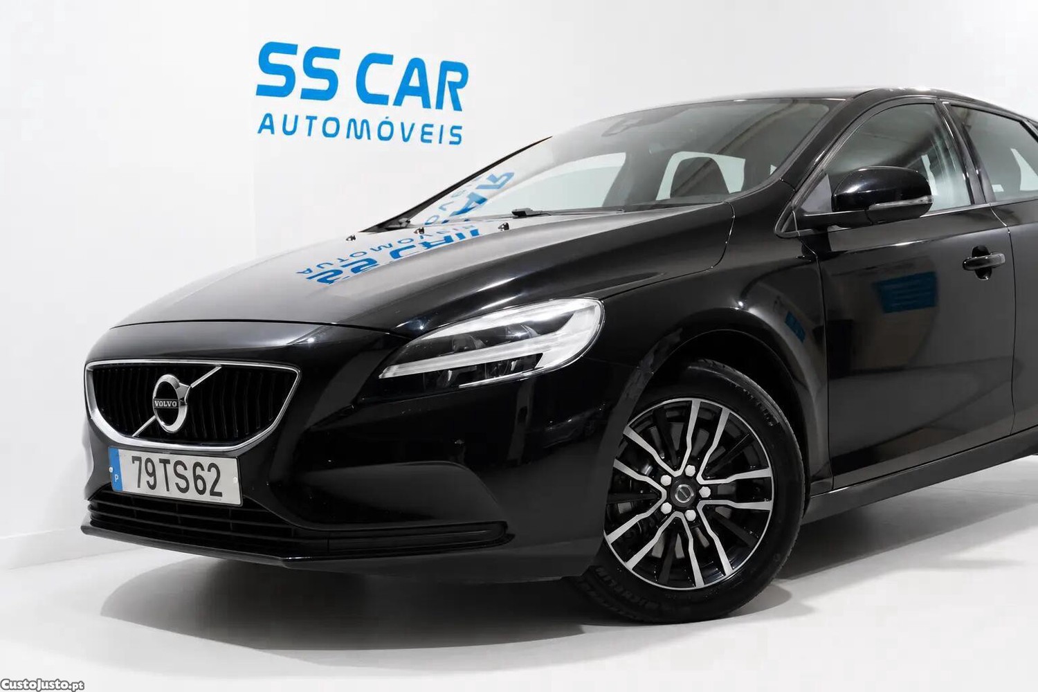 Volvo V40 2.0 D2 Momentum Geartronic — photo 2
