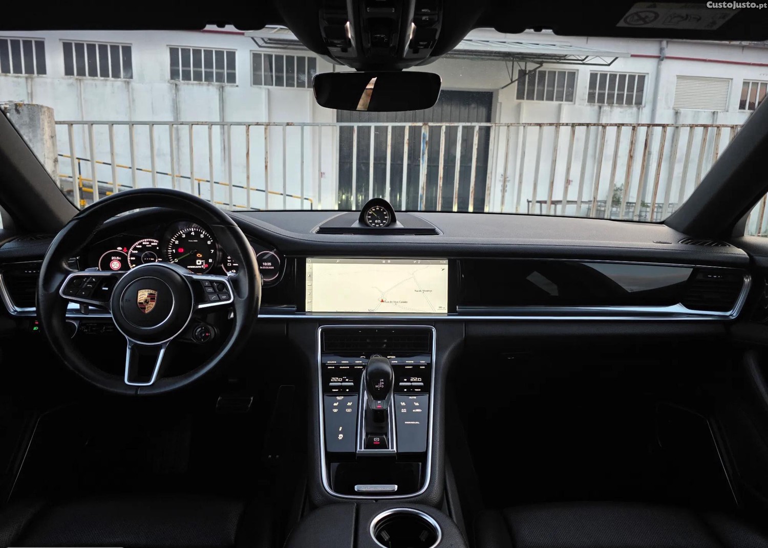 Porsche Panamera 4 E-Hybrid Executive — fotografia 4