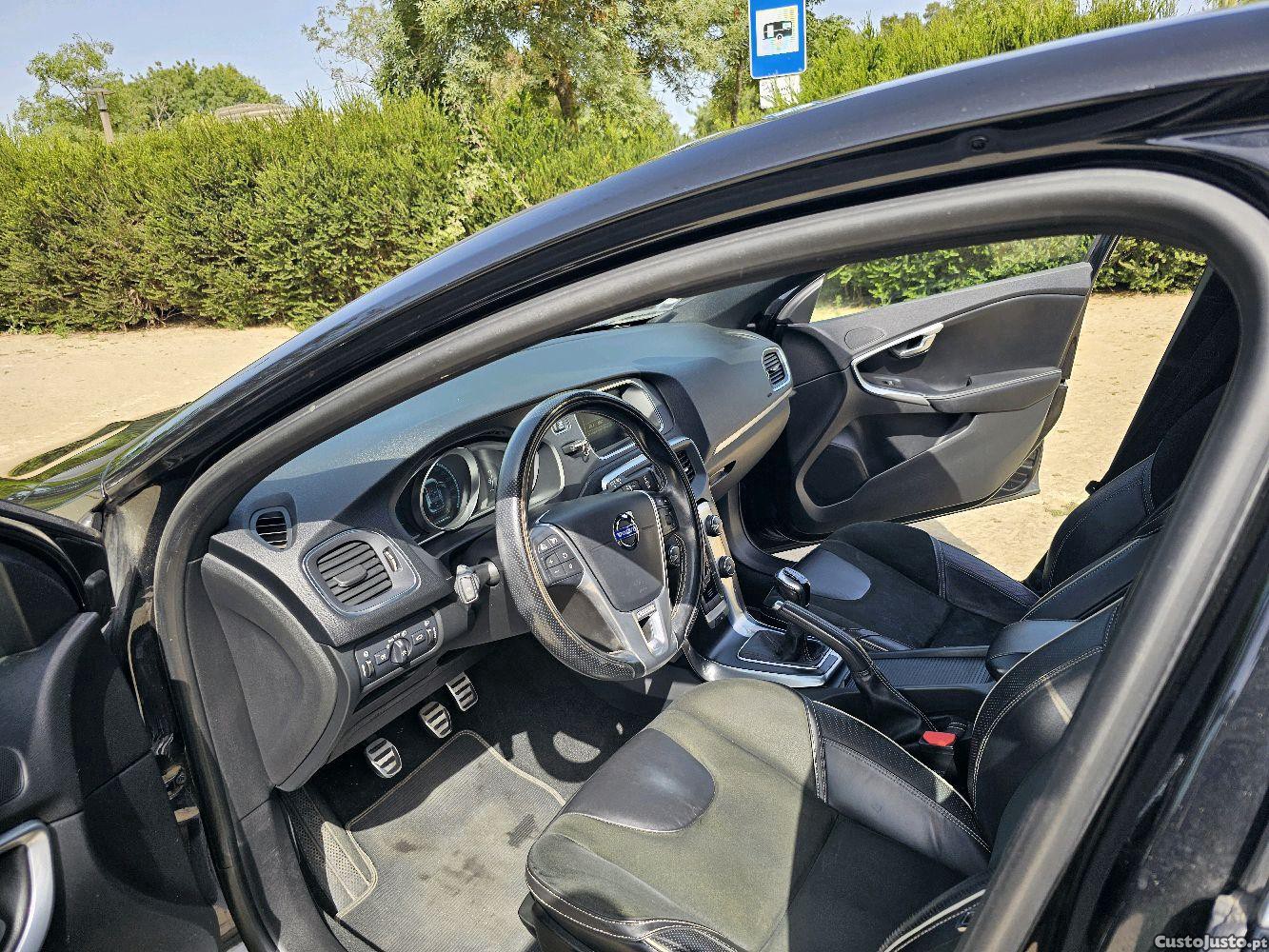 Volvo V40 D4 R-design — photo 5