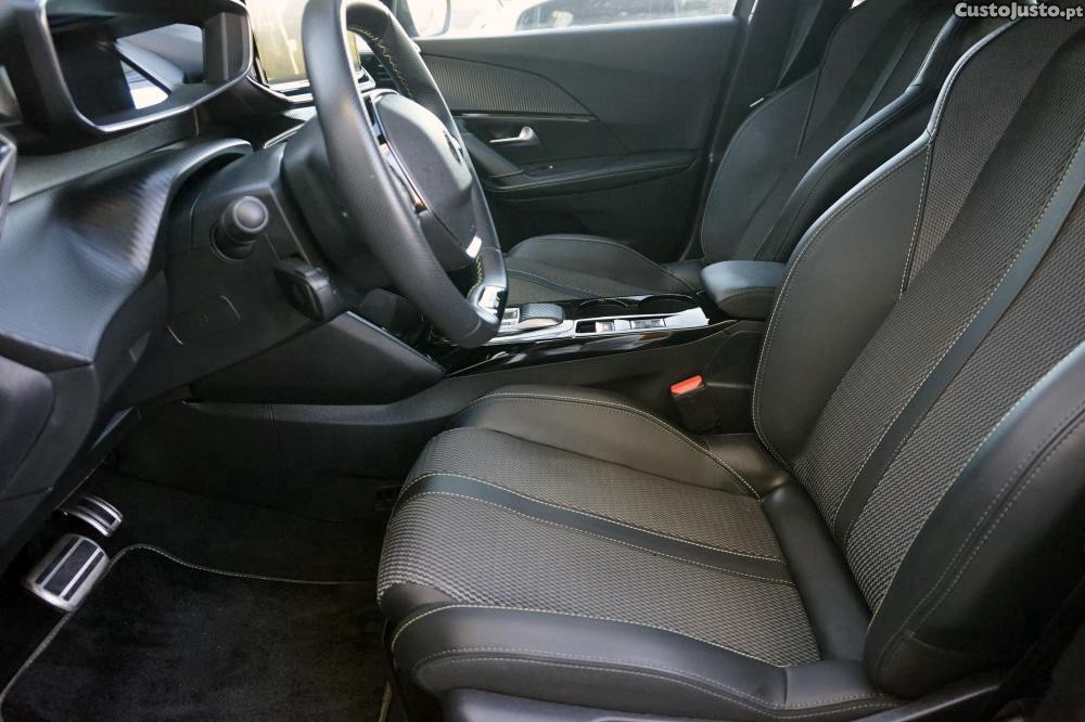 Peugeot e-2008 GT — fotografia 16