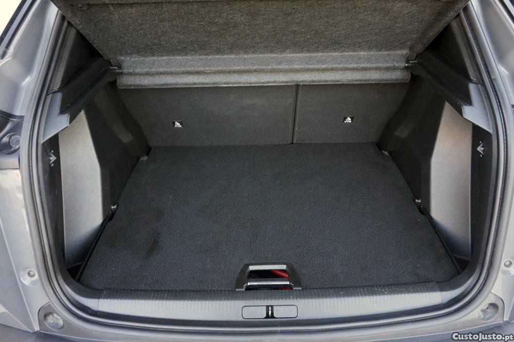 Peugeot e-2008 GT — fotografia 3