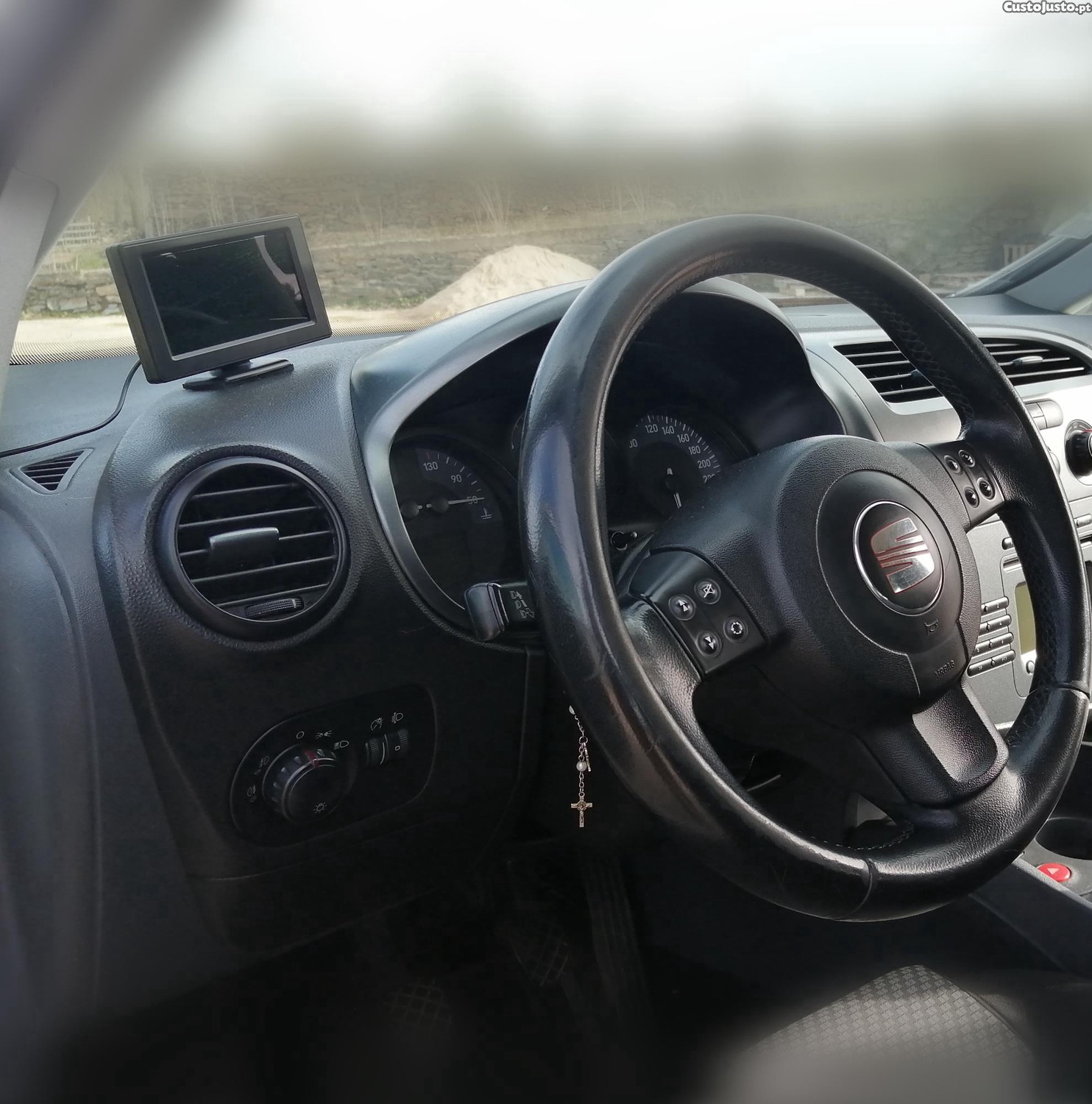 SEAT Leon 1.9 TDI Ecomotive 105cv versão equipada — fotografia 5