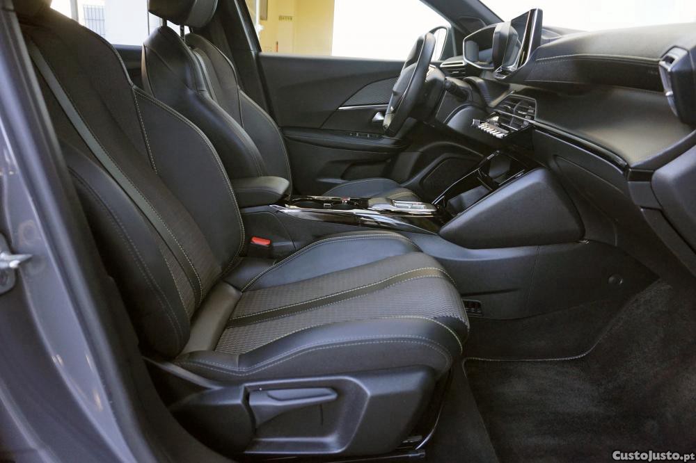 Peugeot e-2008 GT — fotografia 17