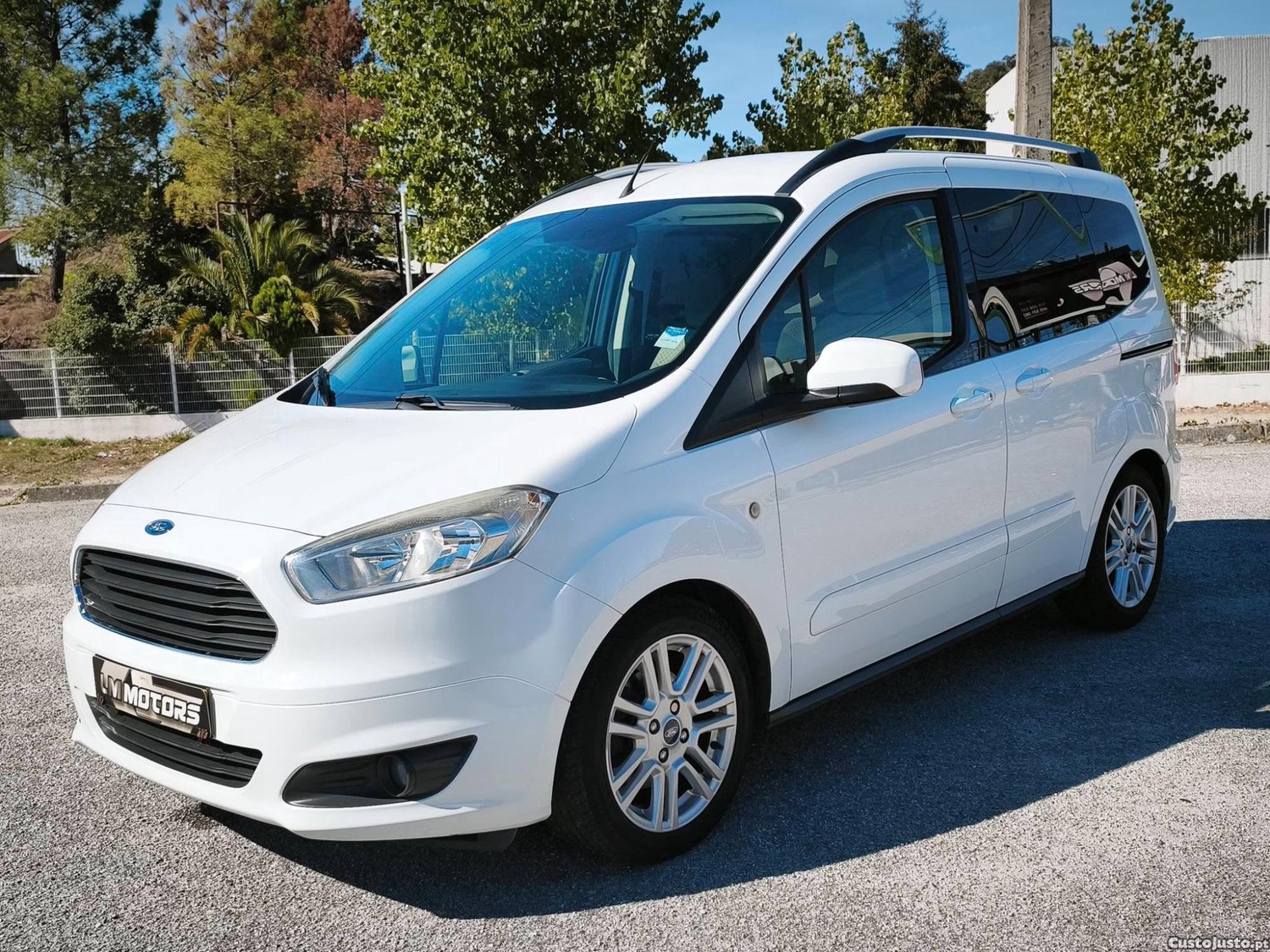 Ford Tourneo Courier 1.0 EcoBoost Titanium 100 cv 5 lugares - 18 — photo 3