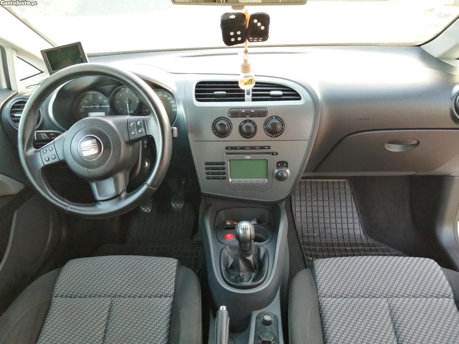 SEAT Leon 1.9 TDI Ecomotive 105cv versão equipada — fotografia 4