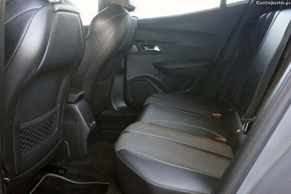 Peugeot e-2008 GT — fotografia 18
