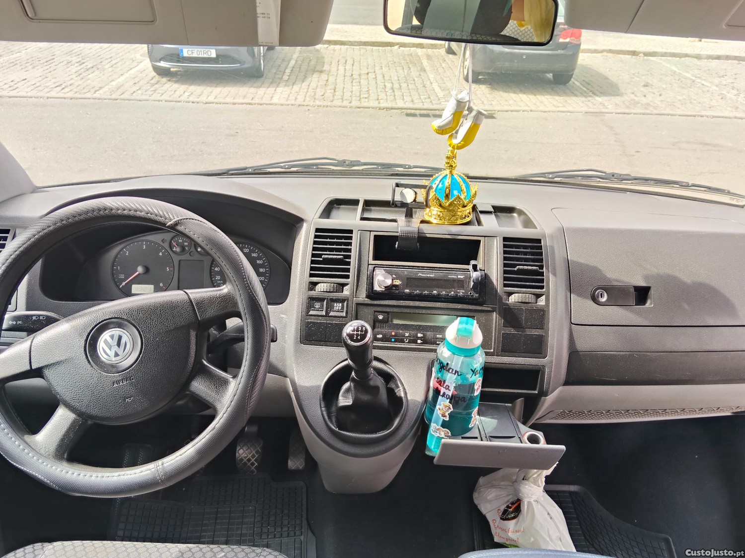 VW Caravelle Ligeiro - mercadorias 6 lugares - 09 — photo 3