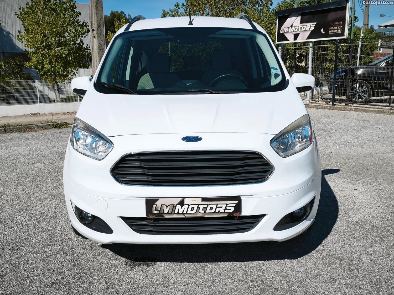 Ford Tourneo Courier 1.0 EcoBoost Titanium 100 cv 5 lugares - 18 — photo 2