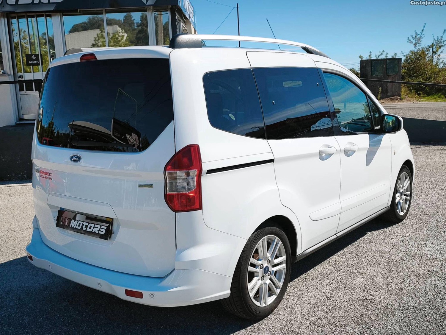 Ford Tourneo Courier 1.0 EcoBoost Titanium 100 cv 5 lugares - 18 — photo 5