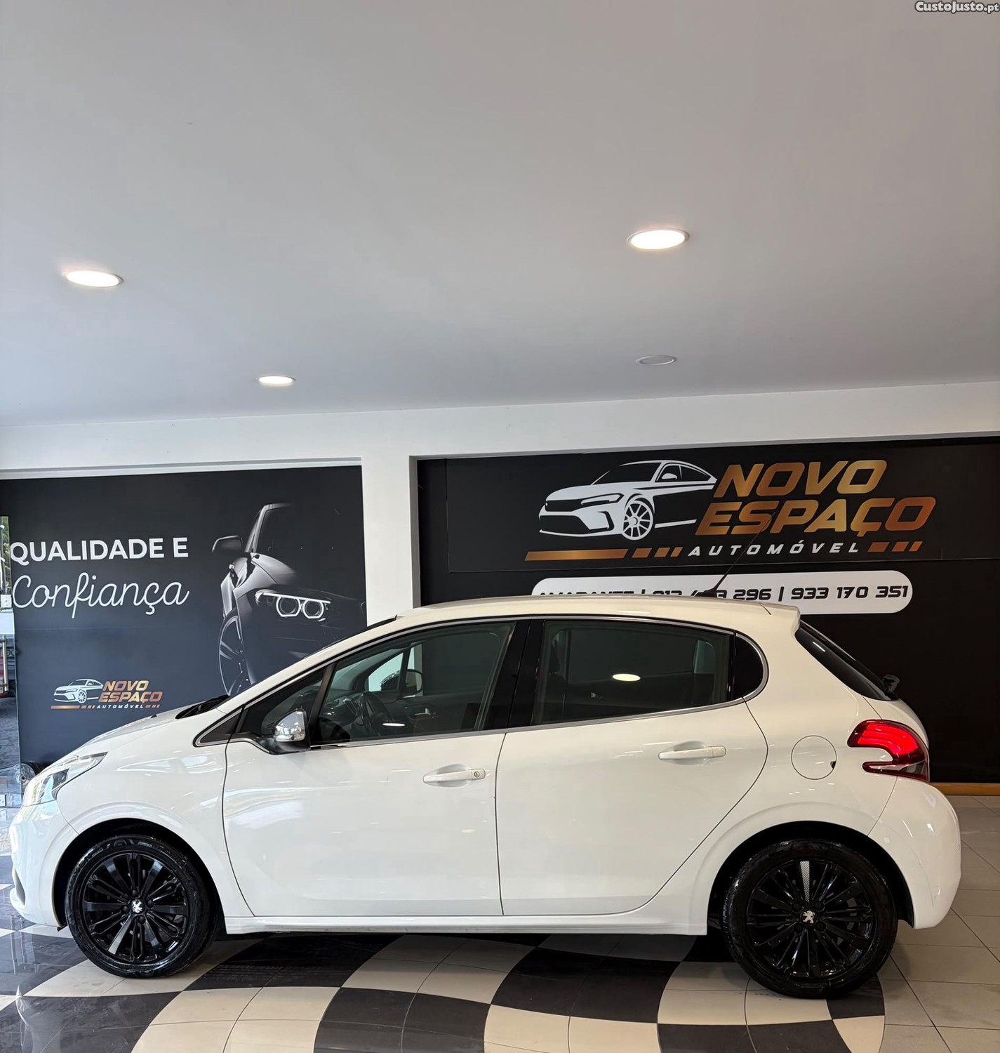 Peugeot 208 1.6 BlueHDi Allure - 16 — photo 4