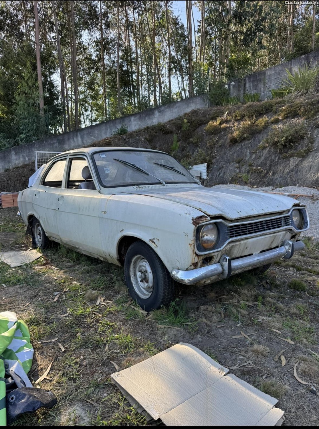 Ford Escort De Luxe — photo 2