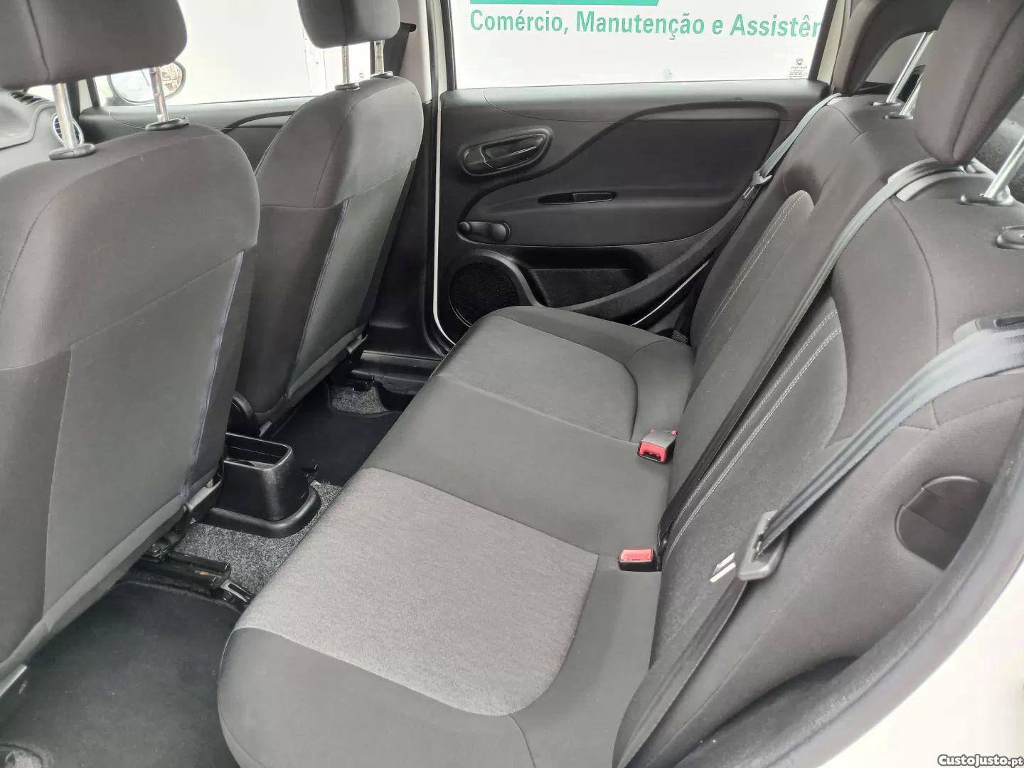 Fiat Punto 1.3 m-jet easy s&s — fotografia 8