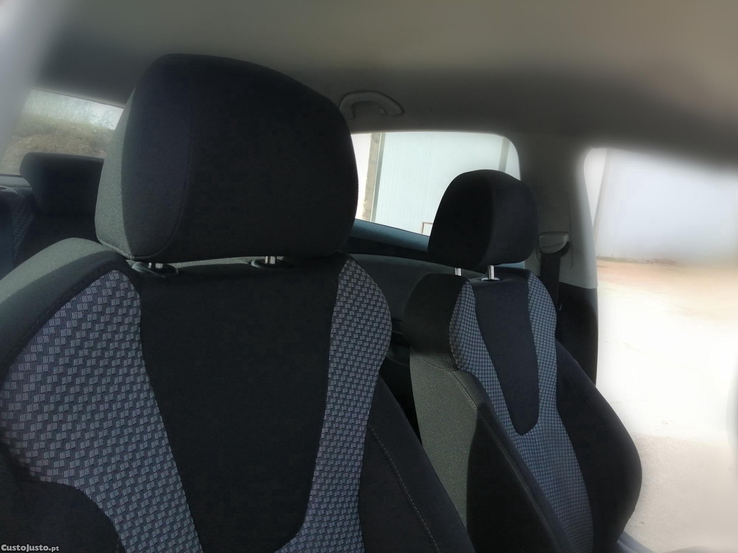 SEAT Leon 1.9 TDI Ecomotive 105cv versão equipada — fotografia 3