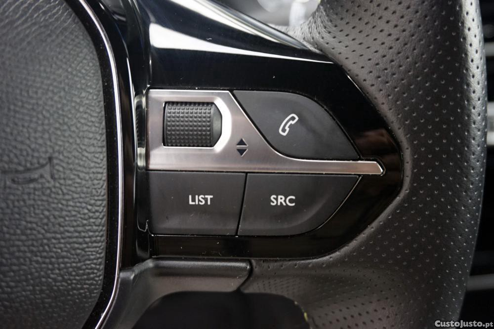 Peugeot e-2008 GT — fotografia 13