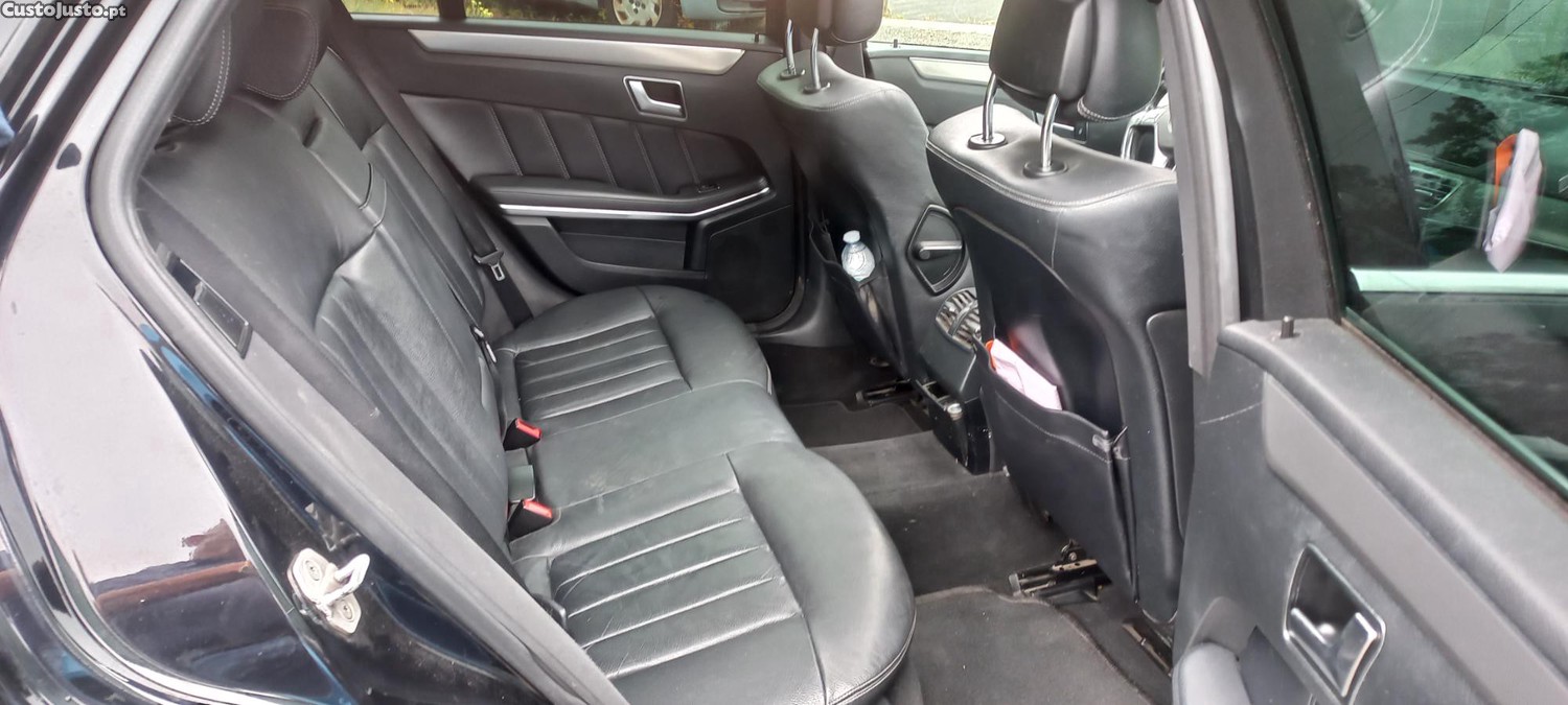 Mercedes-Benz E 220 170cv Avantgarde panorâmico — fotografia 4