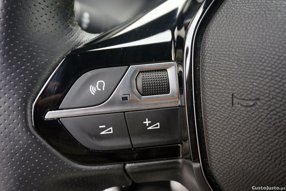 Peugeot e-2008 GT — fotografia 14