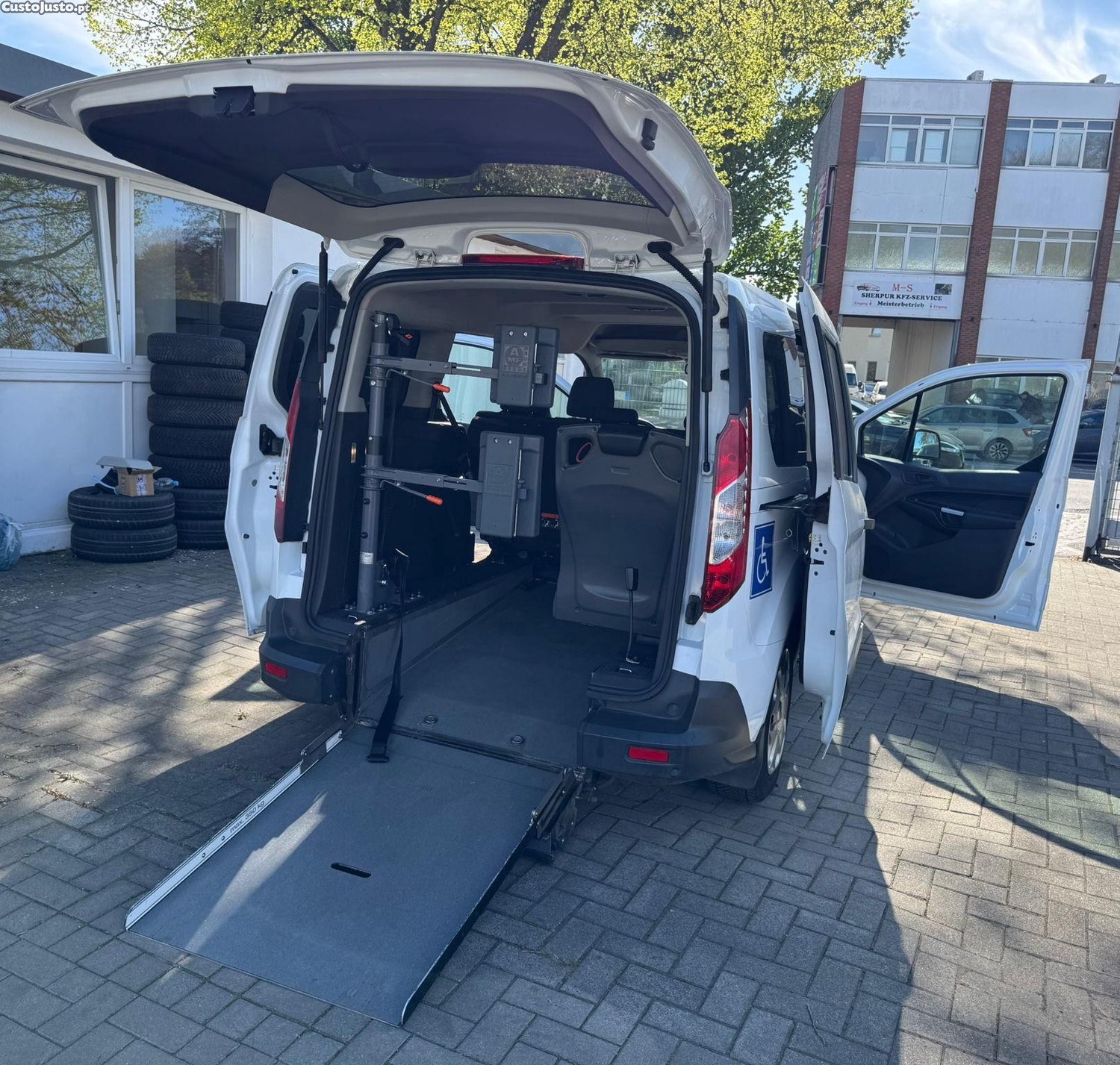 Ford Tourneo 1.5 Mobilidade Reduzida IVA dedutível — fotografia 7