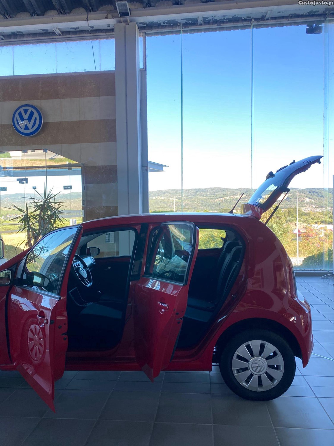Volkswagen Up! 1.0 HATCHBACK 5PTS — fotografia 3