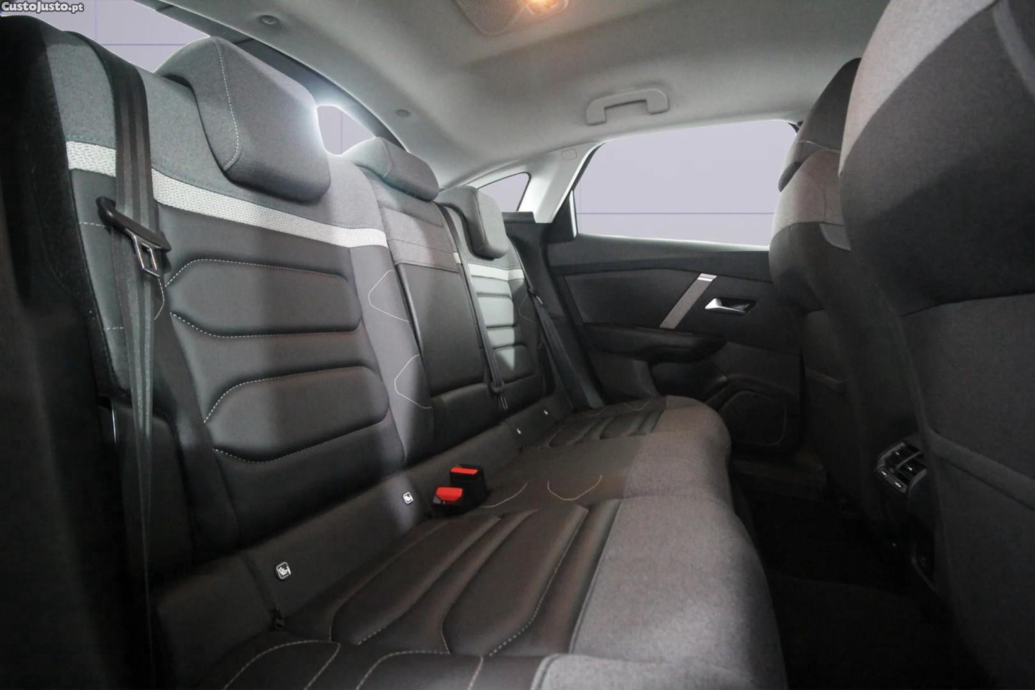 Citroën e-C4 50 kWh Shine Pack — fotografia 4