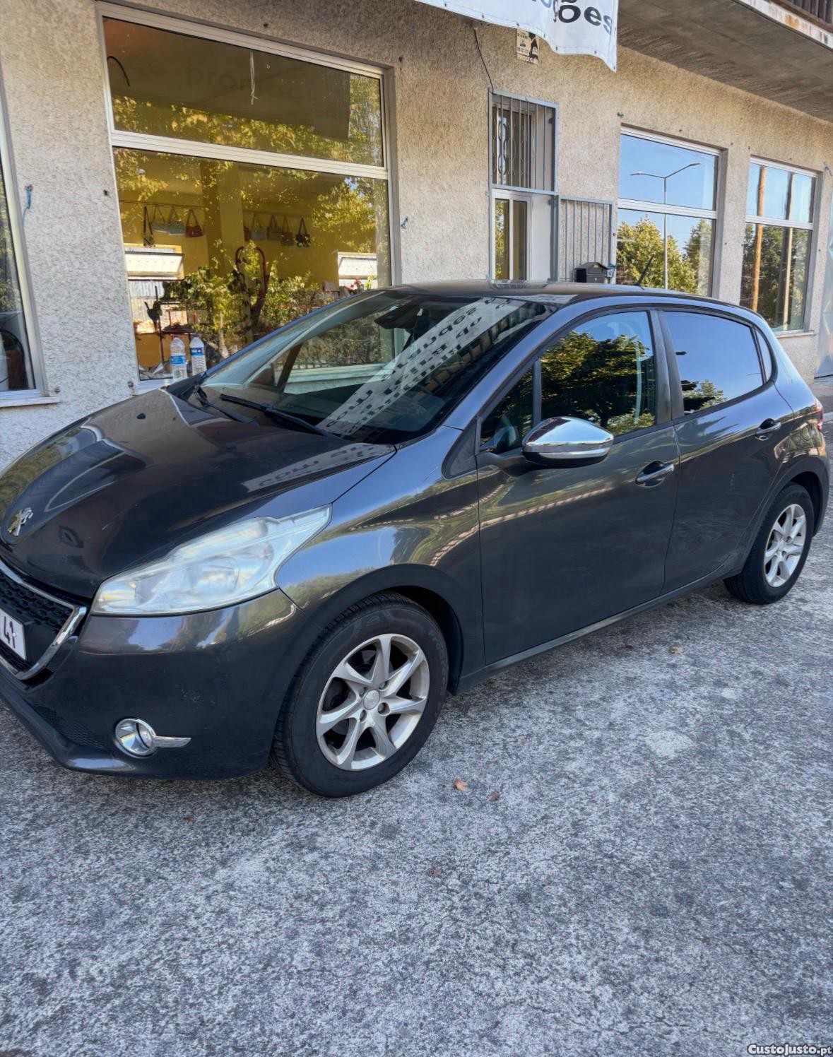 Peugeot 208 1.4 — fotografia 3