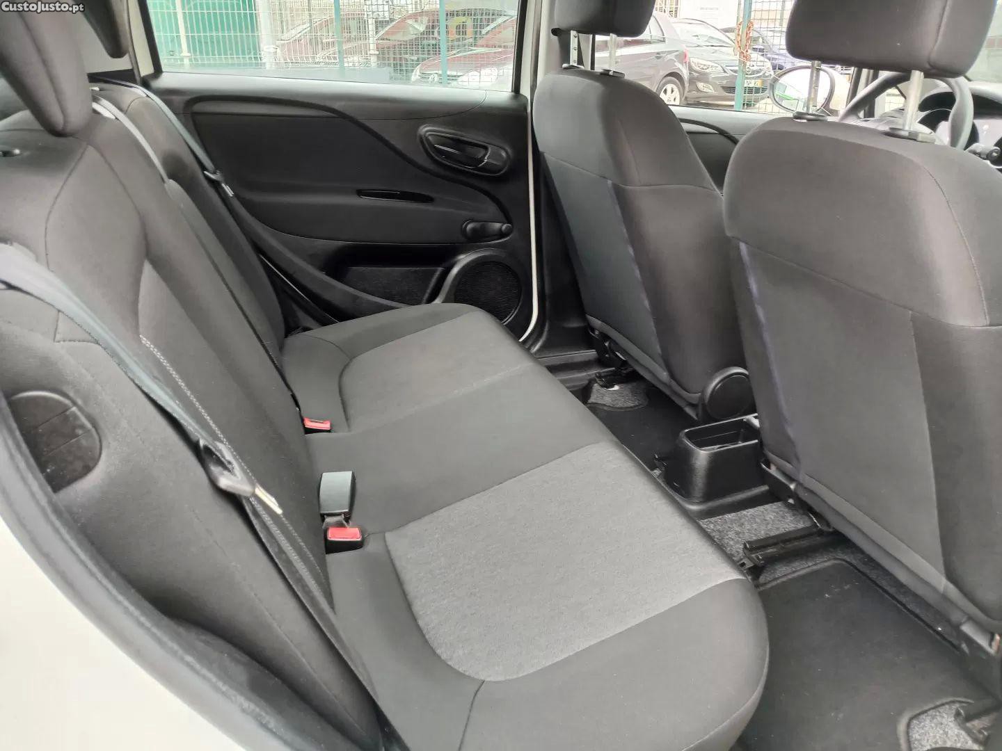 Fiat Punto 1.3 m-jet easy s&s — fotografia 7