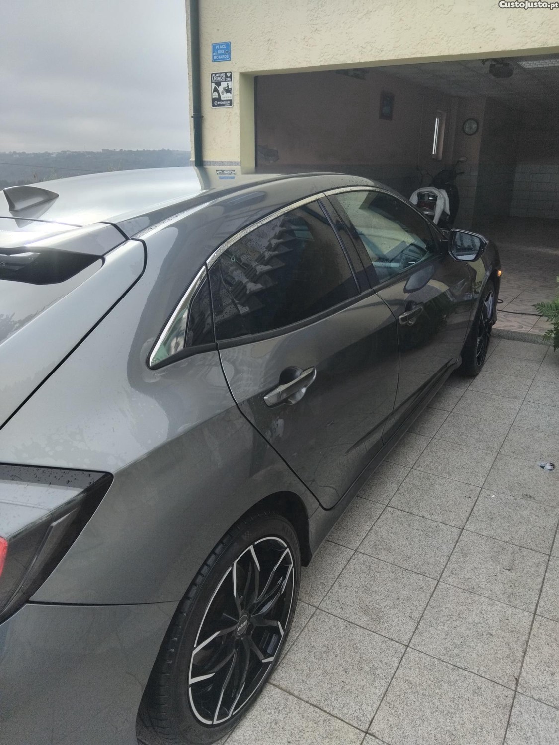 Honda Civic X - 18 foto 2