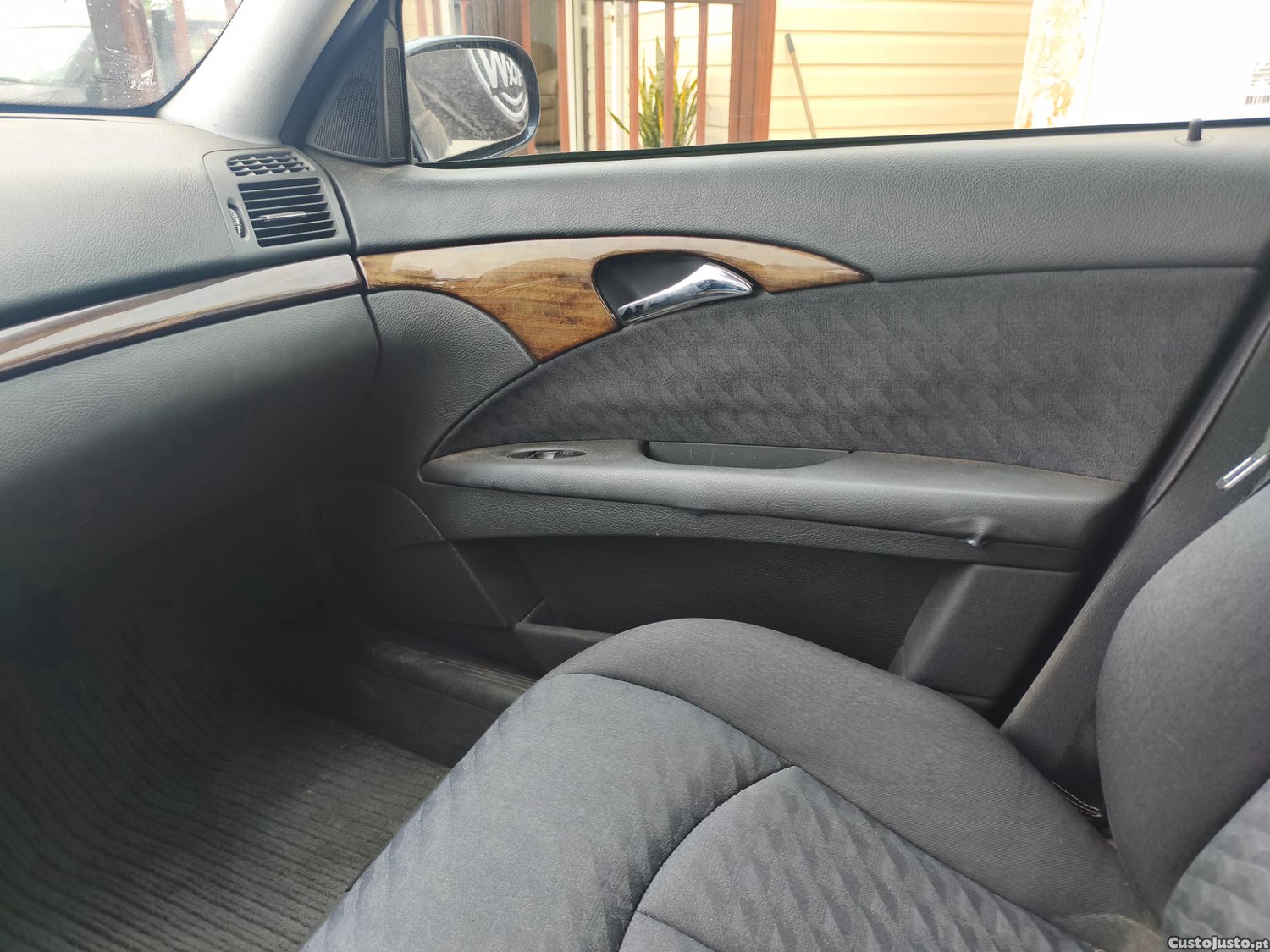 Mercedes-Benz E 220 Classic — fotografia 3