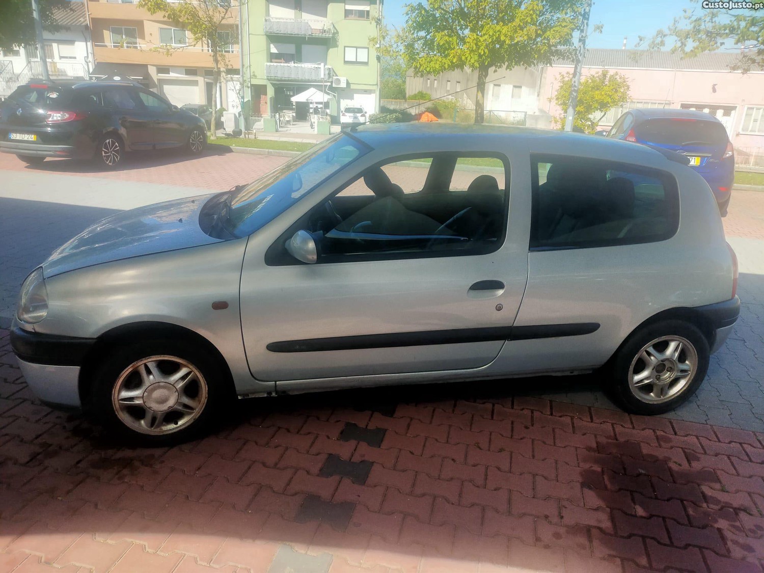 Renault Clio 1.4 16v — fotografia 3