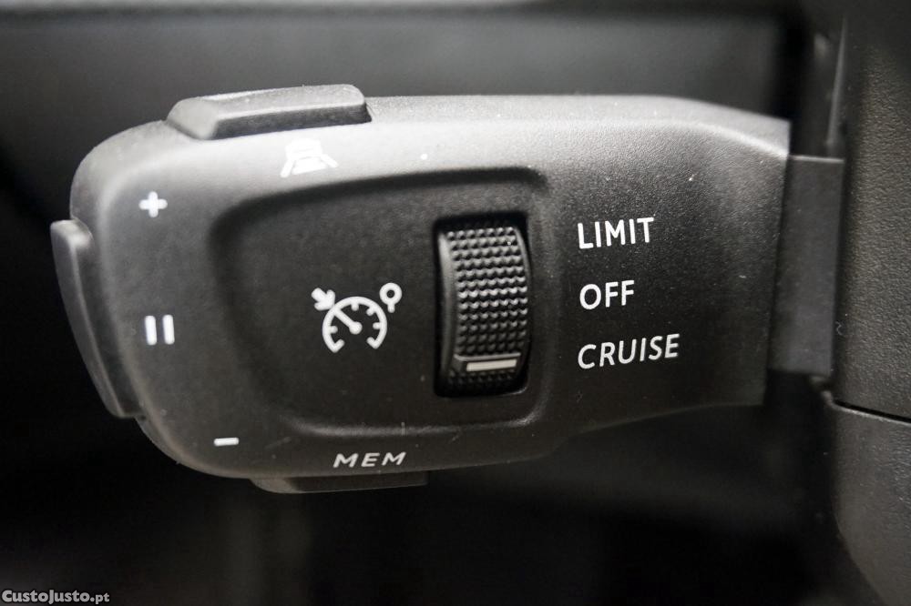 Peugeot e-2008 GT — fotografia 12