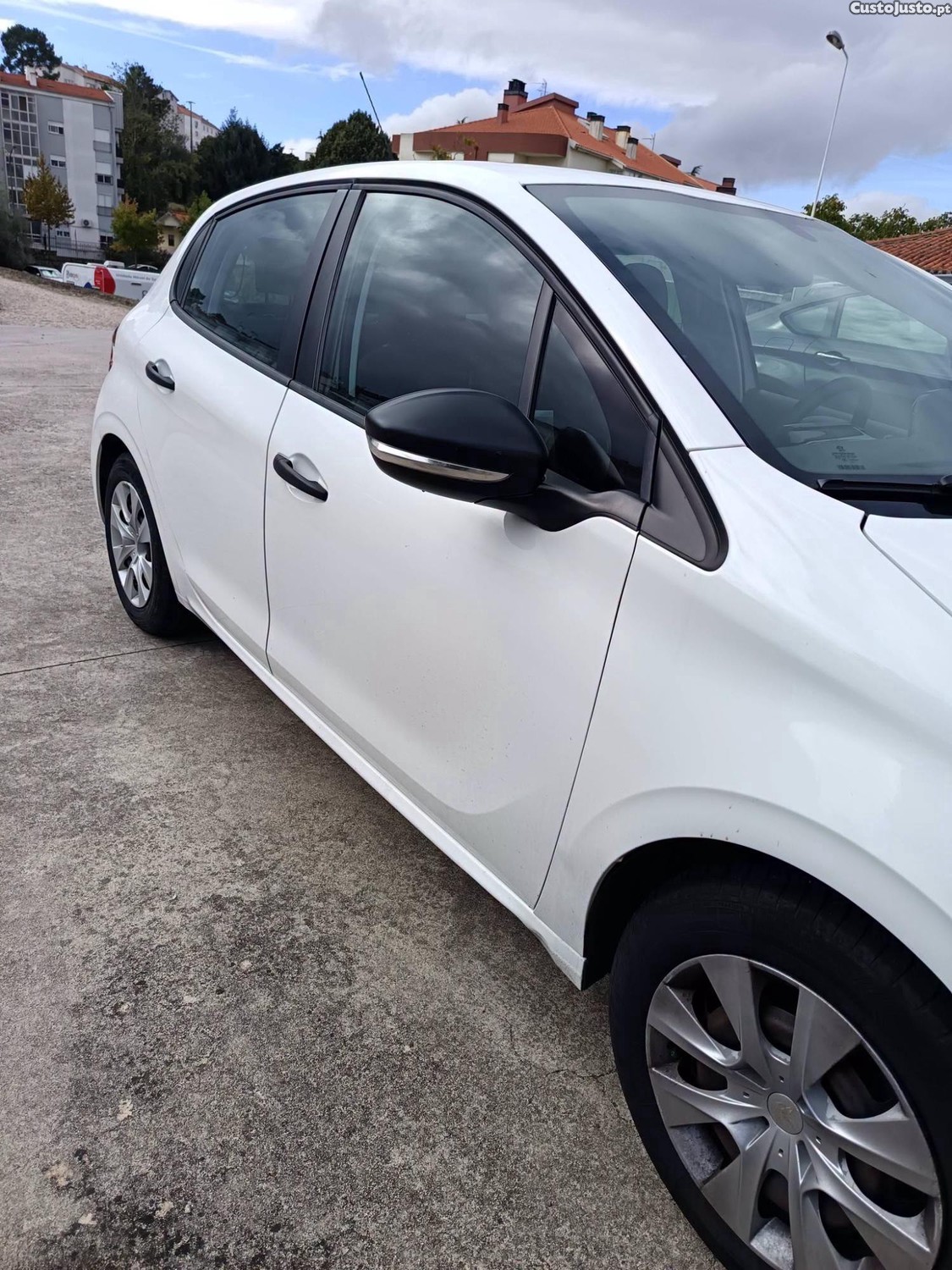Peugeot 208 1.6HDi — photo 2