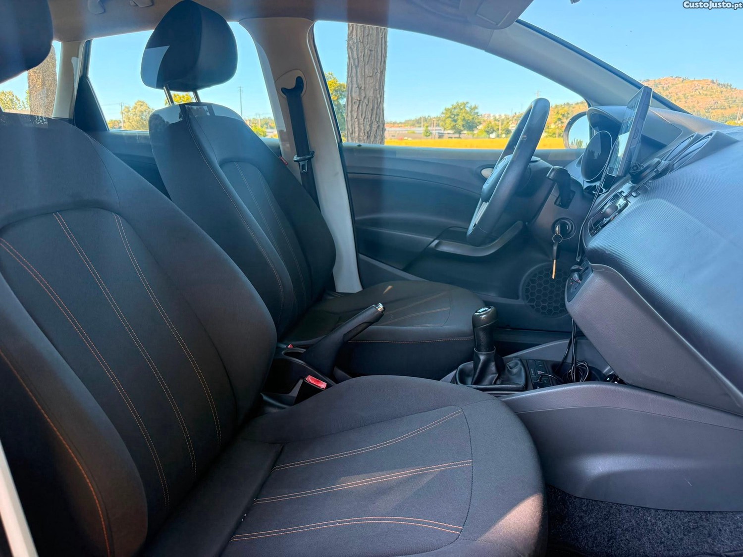 SEAT Ibiza 1.2 TDi Reference — fotografia 11