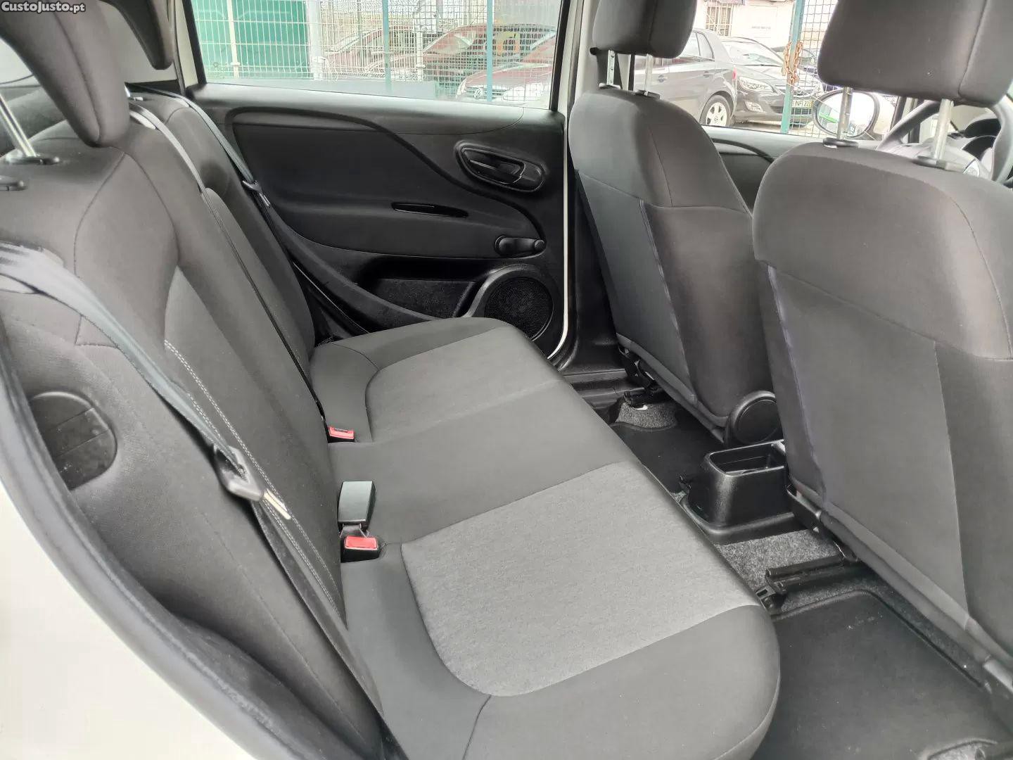 Fiat Punto 1.3 m-jet easy s&s — fotografia 6