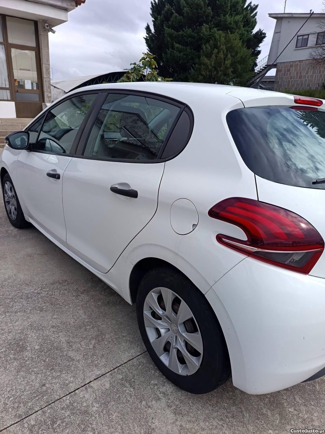 Peugeot 208 1.6HDi — photo 4
