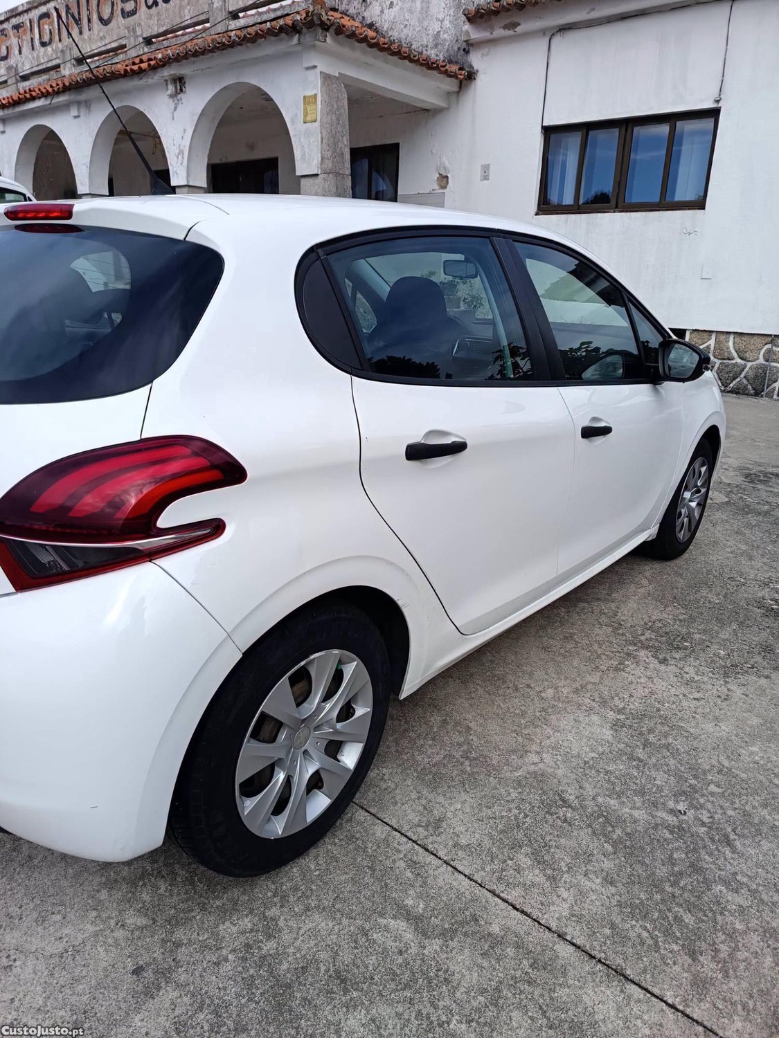 Peugeot 208 1.6HDi — photo 3