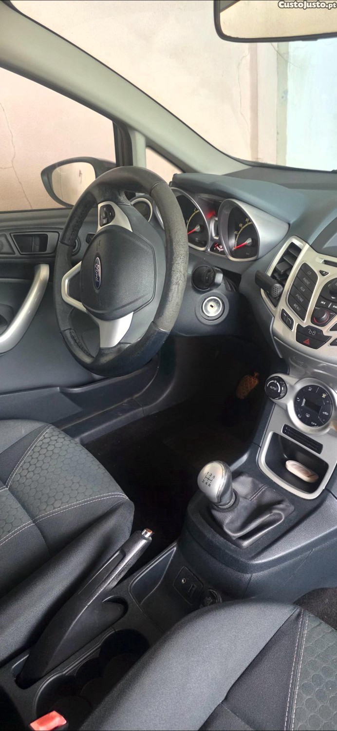 Ford Fiesta Titanium — photo 2