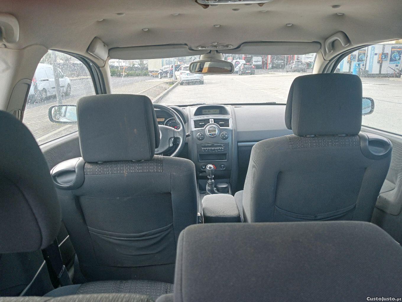 Renault Mégane 1.5 DCI 3 portas — fotografia 8
