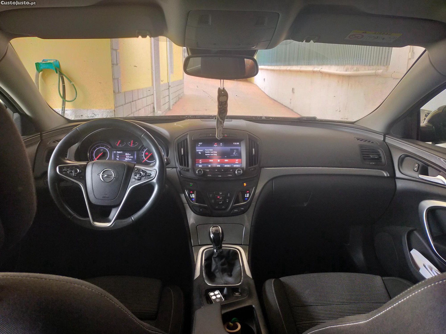 Opel Insignia Sports Tourer Sw — photo 3