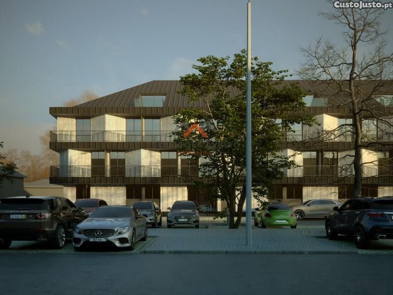 T2 Com 2 Lugares De Garagem E 4 Wc´S