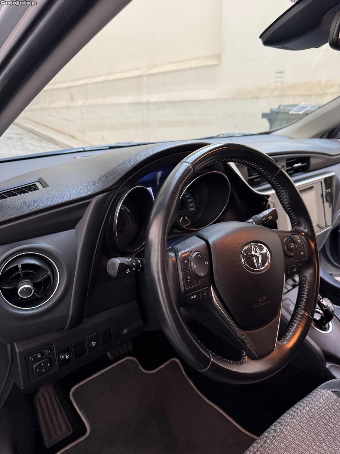 Toyota Auris Auris Hybrid 1.8 HSD Active - 19 — photo 5