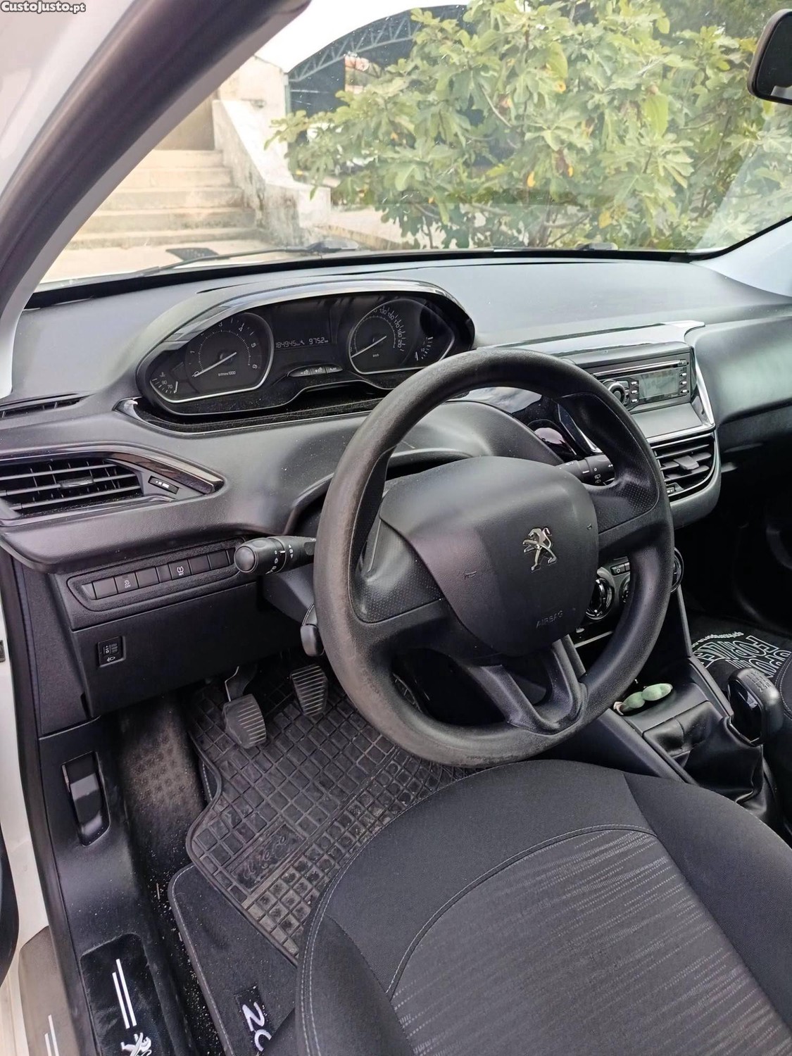 Peugeot 208 1.6HDi — photo 5