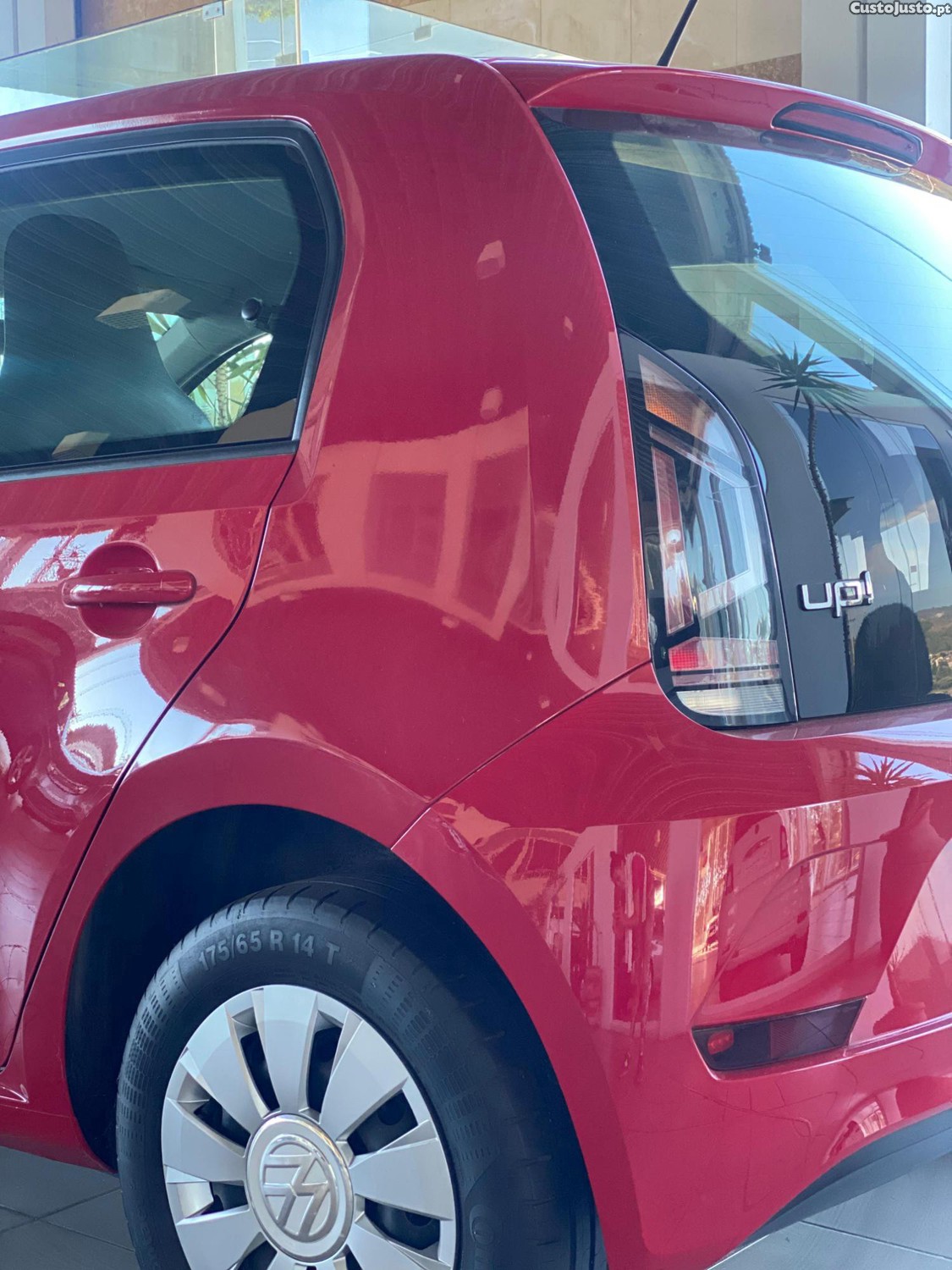 Volkswagen Up! 1.0 HATCHBACK 5PTS — fotografia 5