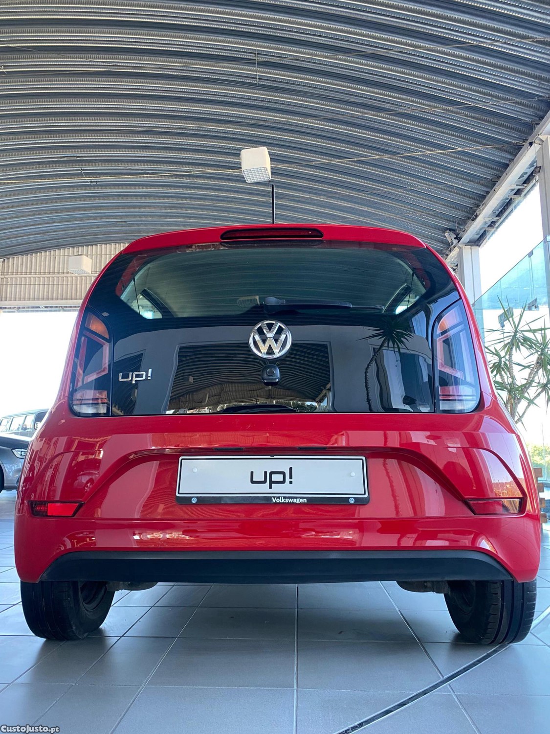 Volkswagen Up! 1.0 HATCHBACK 5PTS — fotografia 4