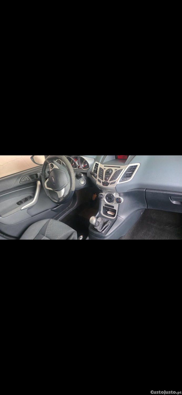 Ford Fiesta Titanium — photo 3