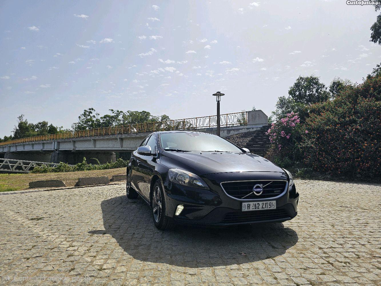 Volvo V40 D4 R-design — photo 2