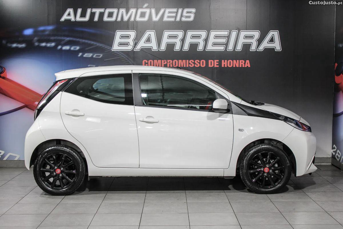 Toyota Aygo 1.0 X-Play+AC+X-Touch — fotografia 11