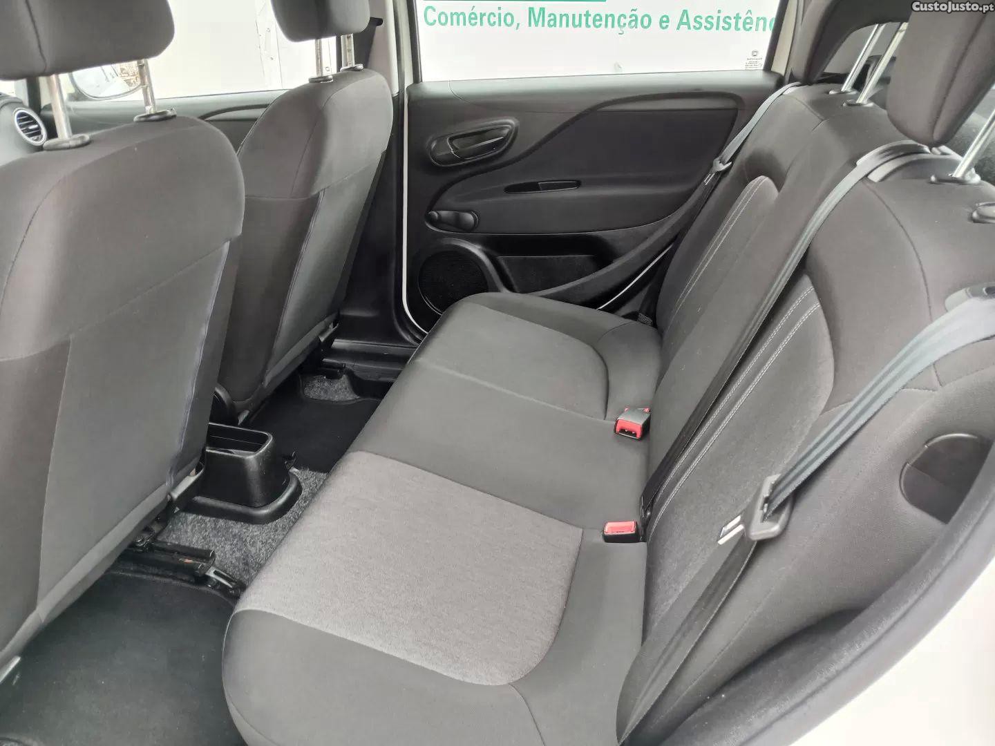 Fiat Punto 1.3 m-jet easy s&s — fotografia 9