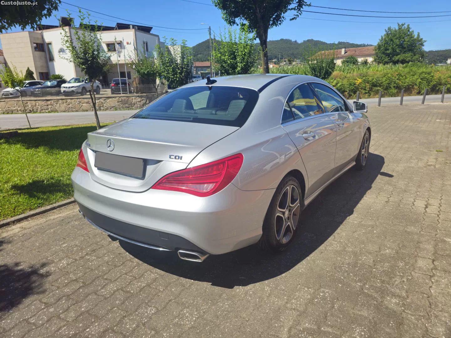 Mercedes-Benz CLA 180 D urban — fotografia 11