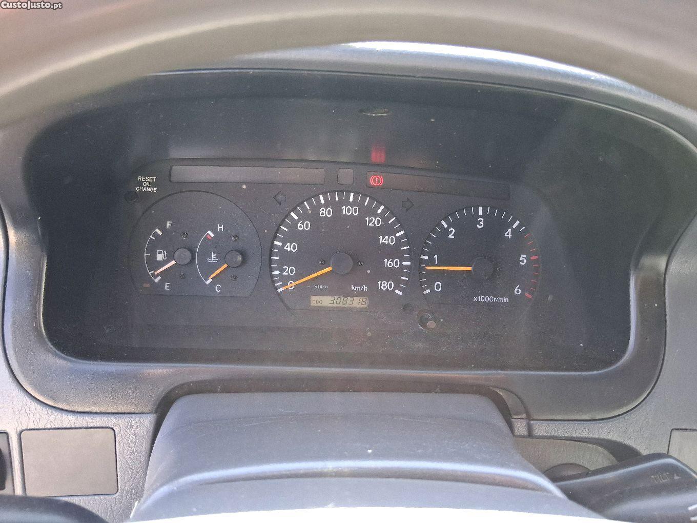 Toyota Hiace 9 lugares longa — fotografia 3