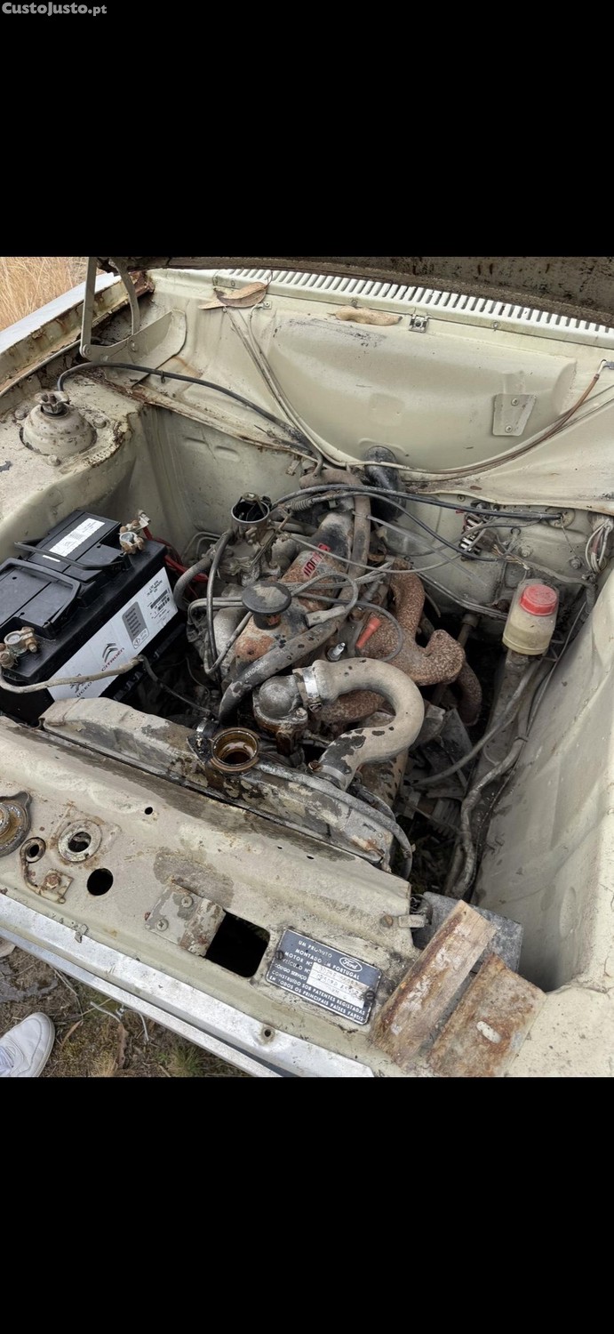 Ford Escort De Luxe — photo 3