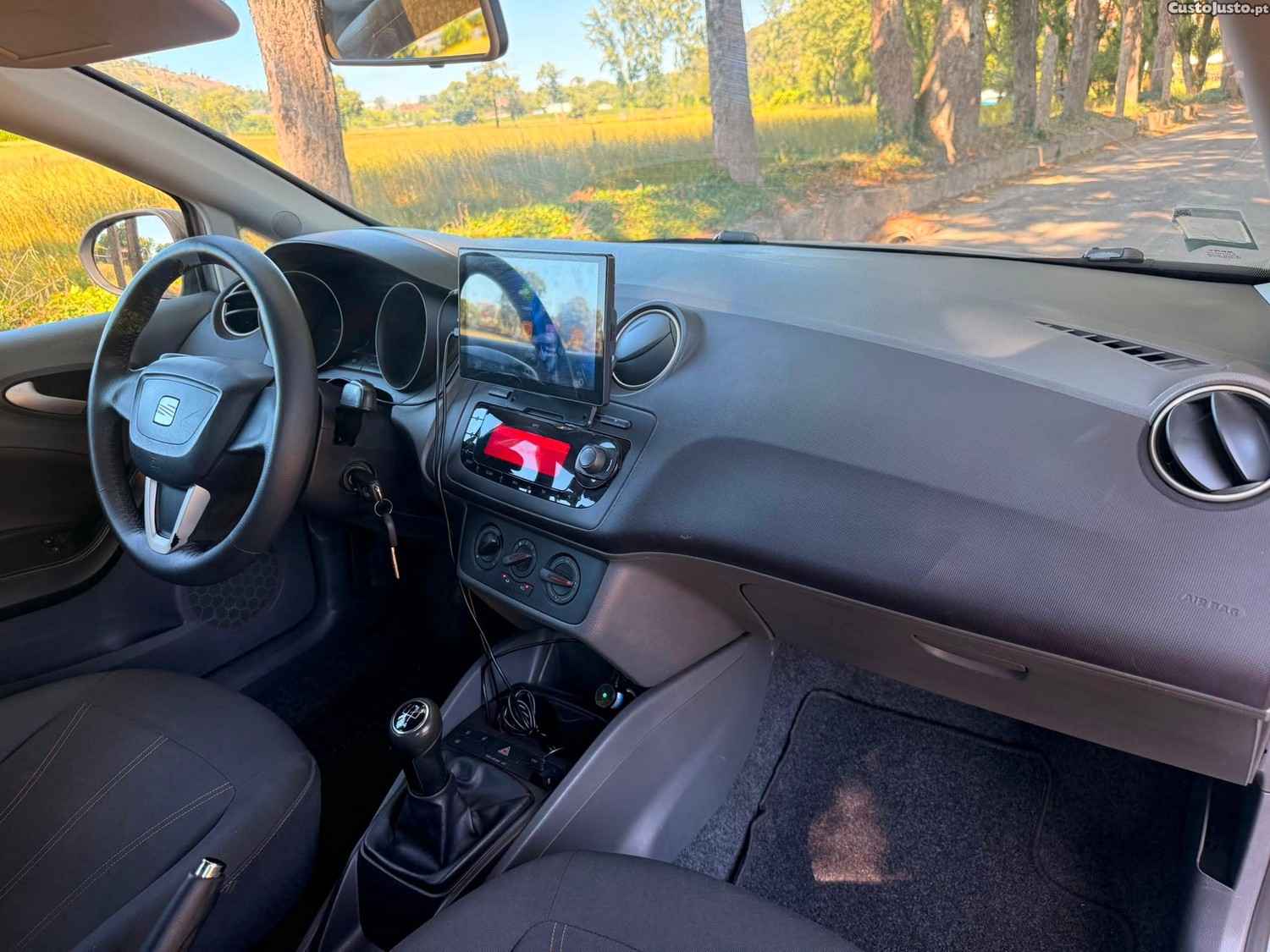 SEAT Ibiza 1.2 TDi Reference — fotografia 10